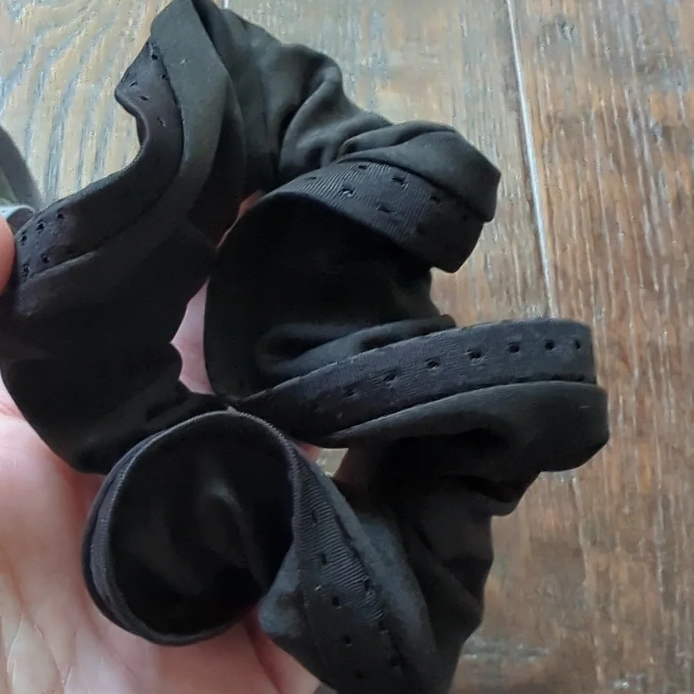 ANTHRO I Set of Three Aly Perforated Scrunchies in White, Gray, and Black